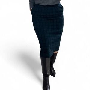 Vintage Pendleton Women's Navy and Green Skirt Size Medium